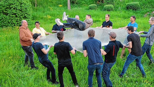 Nachwuchs gibt es beim Oberalpfener Narrenverein, den Leiterbachpiraten. Beim Rütteltest müssen die Neulinge unter Beweis stellen, dass ...