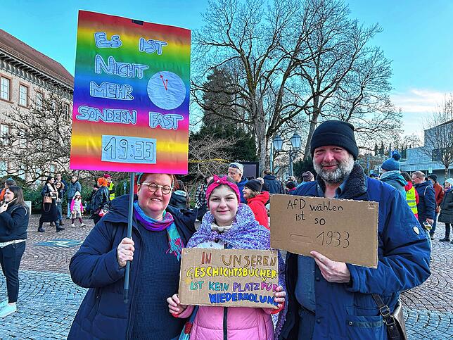 Tina Riegler und ihr Ehemann Giovanni Garamella mit Tochter Lotte warnen vor rechtsradikalen Entwicklungen.