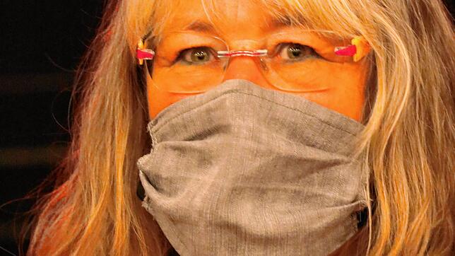 Gudrun Deinzer, Folktreff-Vorsitzende, und das gesamte Veranstaltungsteam trugen Masken.