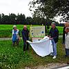 Gerlinde Kriese, Minister Winfried Hermann, Bürgermeister Frank Amann, Michael Feiler und Volker Huber freuen sich über das Schild, das ...