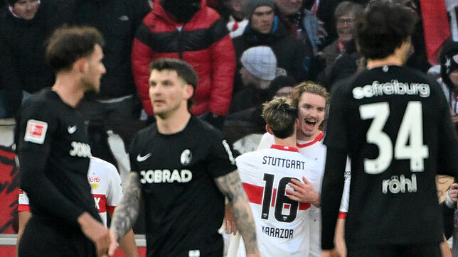 Das Stuttgarter Team jubelt nach dem 3:0.