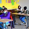 Schüler der 7. Klasse am Friedrich-Wöhler-Gymnasium machen zum ersten Mal im Unterricht Corona-Selbsttests. Fazit: Größenteils klappt ...