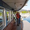 Erich Wolf und Thomas Thaler (von links) vom Vorstand des Yachtclubs Hard bei Bregenz stehen an Deck der alten Fähre „Fontainebleau“. ...