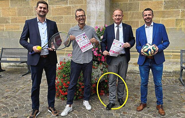 Sie freuen sich auf die Kinder-Olympiade: von links Daniel Löhle (Premiumsponsor Sparkasse Bodensee), Markus Dufner (Veranstalter MCD ...