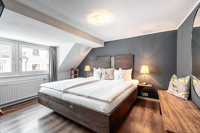Nachher: Inzwischen erstrahlen die Zimmer wieder in neuem Glanz. Bis das Hotel öffnen konnte, dauerte es länger als von den Betreibern ...