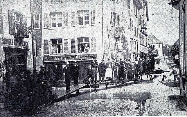 Rückblick: Historische Aufnahme des Hochwassers an der Ecke Metzgergasse/Steinbrückstraße im Jahre 1876. Der Rhein überschwemmte über ...