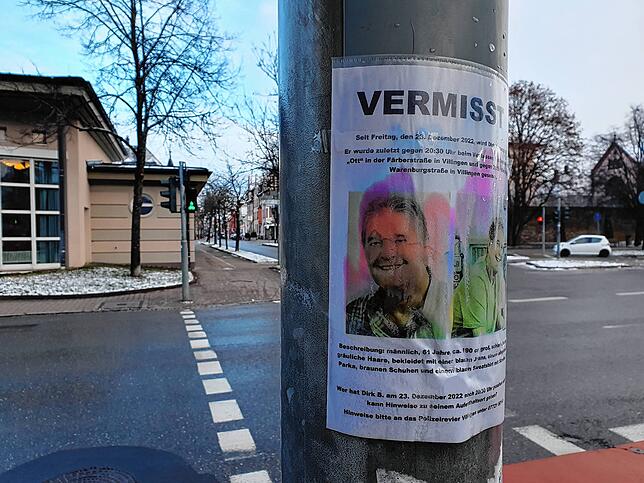 Mit Plakataktionen warten Freunde der Familie nach Weihnachten auf. Im Februar hängen die Suchaufrufe immer noch wie hier an der ...