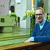 Matthias Friemel in der Kirche seiner Heimatgemeinde in Worblingen, hier feiert er am 12. Mai seine Primizfeier mit der Gemeinde.