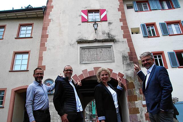 Ein wichtiges Vorhaben: Im Sommer begann die Sanierung der beiden Waldshuter Stadttore: Architekt Stephan Vatter, Projektleiter Andreas ...