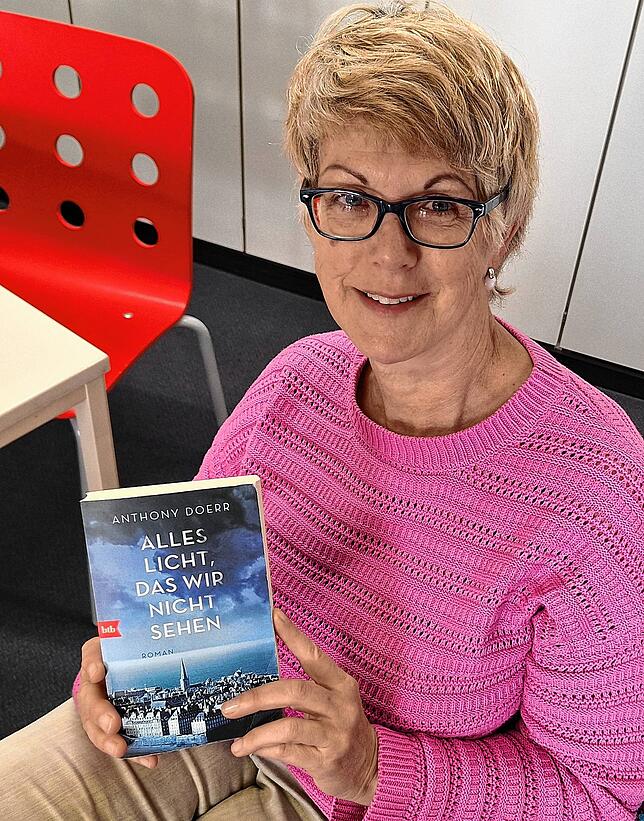 Ein Buch, das man nicht mehr aus den Händen legen kann, meint Claudia Hoffmann: „Alles Licht, das wir nicht sehen“ von Anthony Doerr.