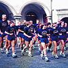 1985: 32 Läufer vom Postsportverein starten im Hof des Konstanzer Rathauses den 600-Kilometer-Lauf nach Fontainebleau. Mit ihm ...
