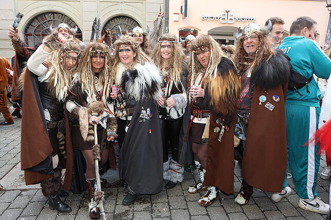 Bild 27: Konstanzer Straßenfasnacht 2025: Wenn die Altstadt zur Partyzone wird - Hier die schönsten Bilder!