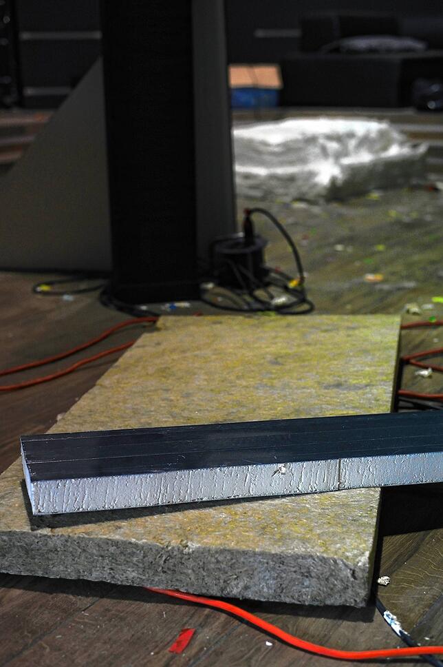 Schon wieder Baustelle? Dieses Dämmaterial soll den Nachbarn Nachtruhe bescheren.