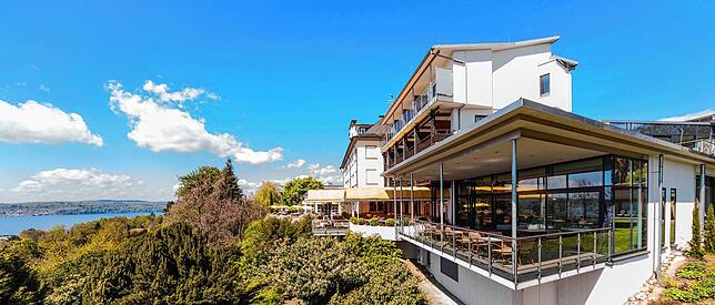 In der Nacht zum Donnerstag, 31. August, wurde das Parkhotel St. Leonhard in Überlingen überfallen. Es ist als bestes Haus in der weiten ...