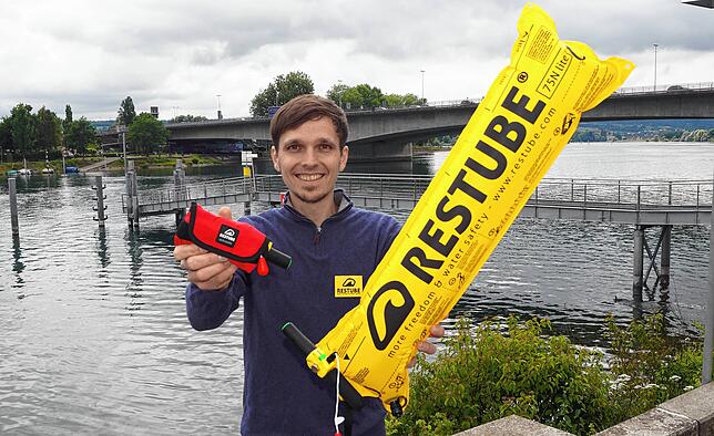 Christopher Fuhrhop hat das Restube erfunden. Nachdem er beim Kite-Surfen beinahe ums Leben gekommen sei, habe er die Idee entwickelt. ...
