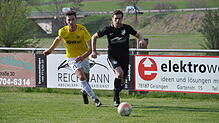Hier sind Marcel Huber (rechts) vom FC Gutmadingen und David Amann vom SV Denkingen beim Laufduell zwar nahezu gleichauf, doch am Ende ...