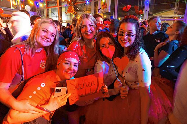 Bild 13: Hexenball Unadingen: Großes Spektakel mit Hexen, Geistern und anderen Narren