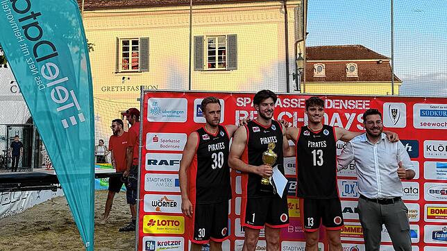 Die „Pirates“ haben den Teledata Beachbasketball Cup bei den Erwachsenen am ersten Tag der Bodensee Beach Days gewonnen. Foto: MCD ...