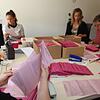 Auszählen im Rathaus: Konzentriert arbeiten Christina Scholz, Stefanie Sciarrino, Katja Meroth und Susanne Sandmann.