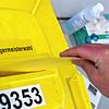 Wahlen in Zeiten von Corona mit Schutzhandschuhen und Desinfektionsmittel in Bereitschaft: Sieht so wie hier bei den Kommunalwahlen in ...