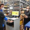 Sebastian Keser (links) und Simon Kühn von &bdquo;My Paketshop&ldquo; in Bad Säckingen reagierten rasch auf das fälschliche ...