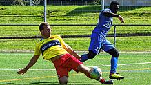Samuel Peter (rechts, auf dem Archivbild im Spiel beim SC Pfullendorf II) traf zweimal beim 3:0-Erfolg des 1. Rielasingen-Arlen II gegen ...