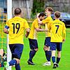 Die SG Dettingen-Dingelsdorf bejubelt den Treffer zum 2:0 durch Dennis Raff.