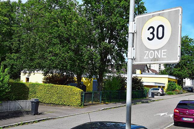 Zur Sicherheit der Kinder des evangelischen Schulkindergartens Heinrich Zeller gilt bereits heute Tempo 30 in der Schillerstraße in Bad ...