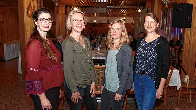 Bei der Hauptversammlung gibt es Ehrungen für besonderes Engagement im Turnverein Donaueschingen (von links): Eva Mauz, Cornelia Wolf, ...