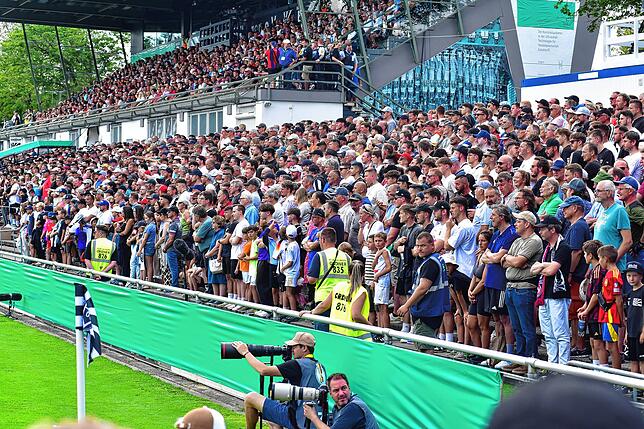 6800 Zuschauer sehen am Samstag die Begegnung des FC 08 Villingen gegen den 1. FC Heidenheim in der MS-Technologie-Arena auf dem ...