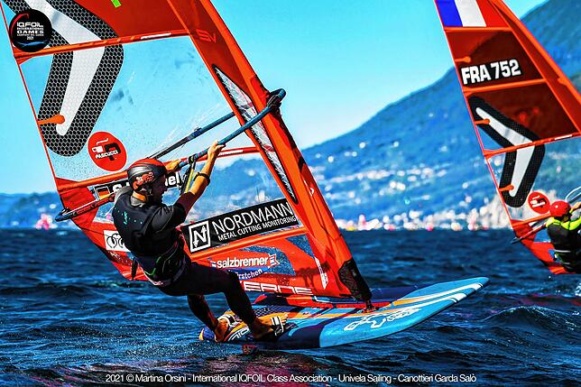 Sebastian Kördel startete im Mai bei den internationalen IQ Foil Games am Gardasee in Italien.