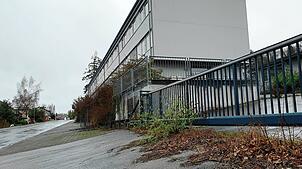 Aus diesem ehemaligen Fabrikgebäude in der Dr.-Zimmermann-Straße in Meersburg soll eine Unterkunft für Geflüchtete werden. Das sehen ...