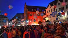 Vom Landesgartenschau-Gelände ging es auf die Hofstatt, wo in den Abendstunden in den Farben pink und blau gefeiert wurde.