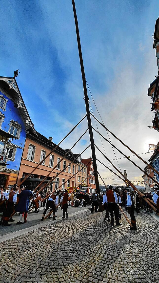 Bild 18: Bilder vom Narrenbaum-Setzen in Stockach Teil 2