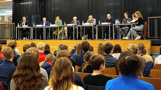 Jan Zeitler, Martin Hahn, Dennis Michels, Olaf Wübbe, Thomas Hildebrandt und Felix Strenger stellten sich auf dem Podium den Fragen von ...