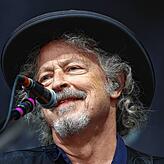 Wolfgang Niedecken hat sein Publikum auf eine Zeitreise zu den großen Hits der Kölschrock-Band mitgenommen.