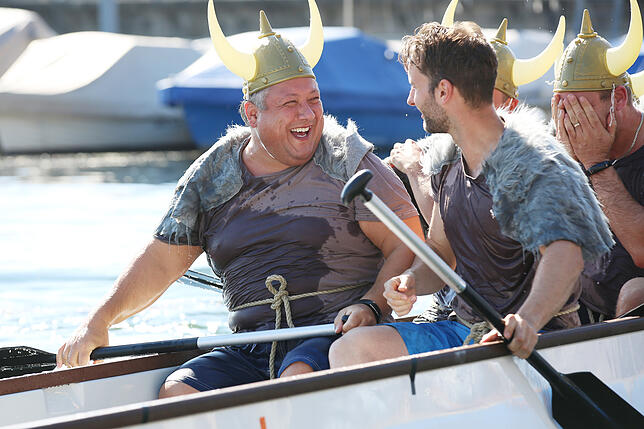 Sportlicher Ehrgeiz und jede Menge Spaß haben die Teilnehmer beim Drachenboot-Cup.