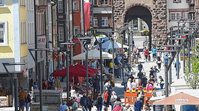 Getümmel 02, Rietstrasse mit Wochenmarkt