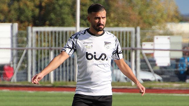Berkay Cakici, Spielertrainer der SG Kirchen-Hausen,