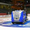 Die neue Eismaschine der Wild Wings: Sie funktioniert ohne menschliche Steuerung. Warum also sitzt der Eismeister drauf?