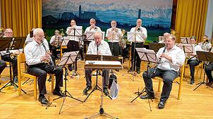 Das Trompetenregister führt die „Polka ins Glück“ auf. Die neue Formation Herbstwind begeistert im Höchenschwander Haus des Gastes. ...