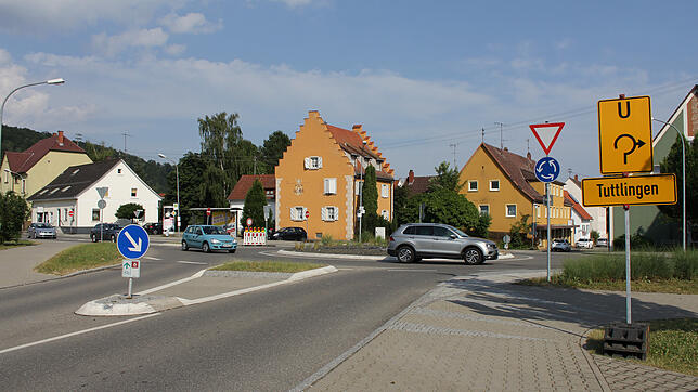 Rechts abbiegen in Richtung Tuttlingen heißt es derzeit für alle Bewohner der Gemeinde Immendingen, die von der Bachzimmerer Straße aus ...