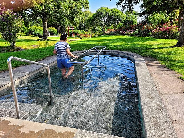Die Wassertretstelle im Japanischen Garten.