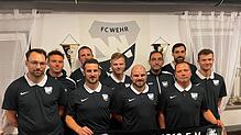 Die anwesenden Vorstandsmitglieder des FC Wehr (hinten von links): Michael Bauder, Christian Bender (neuer erster Vorsitzender), ...