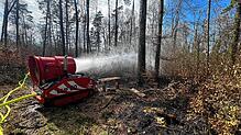 In einem Waldstück zwischen Aach und Volkertshausen ist es am Samstag gegen 15 Uhr zu einem Waldbrand gekommen. Auch der Löschroboter ...