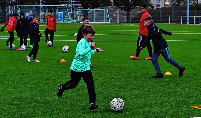 Bild 12: Eindrücke vom Training der E-Junioren des SV Jestetten nach der Corona-Pause