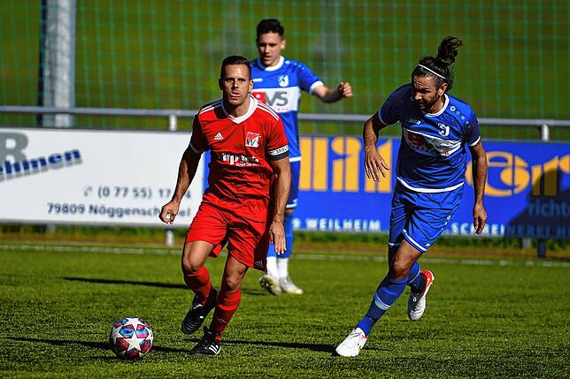 Bild 48: Spitzenreiter FC Erzingen setzt sich mit 5:0 beim FC RW Weilheim durch &ndash; und wir haben die Bilder!