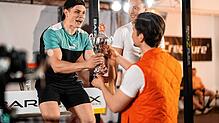 Bei der D/A/CH- Meisterschaft in Bayreuth errang Calisthenics-Athlet Peter Buck in seiner Gewichtsklasse den ersten Platz und ...