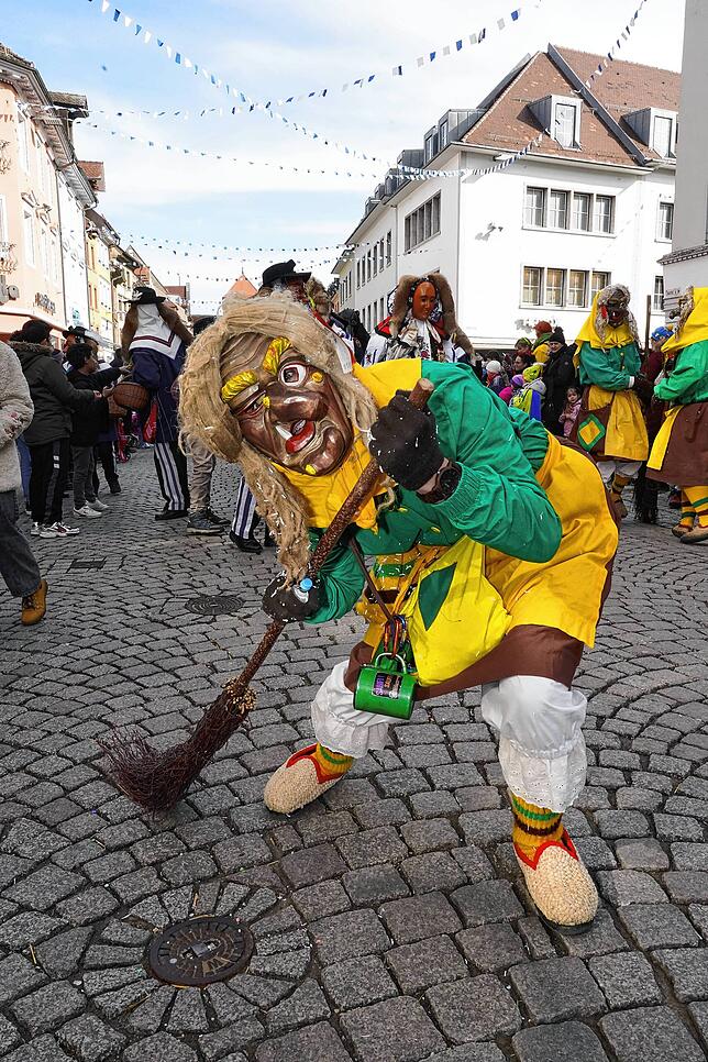 Tolle Pose: Eine Schwenninger Butterfasshexe.