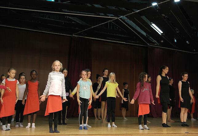 „Oberteuringen tanzt!“, heißt es am Wochenende im Gasthaus „Die Post“: Insgesamt 50 Kinder, Erwachsene mit und ...